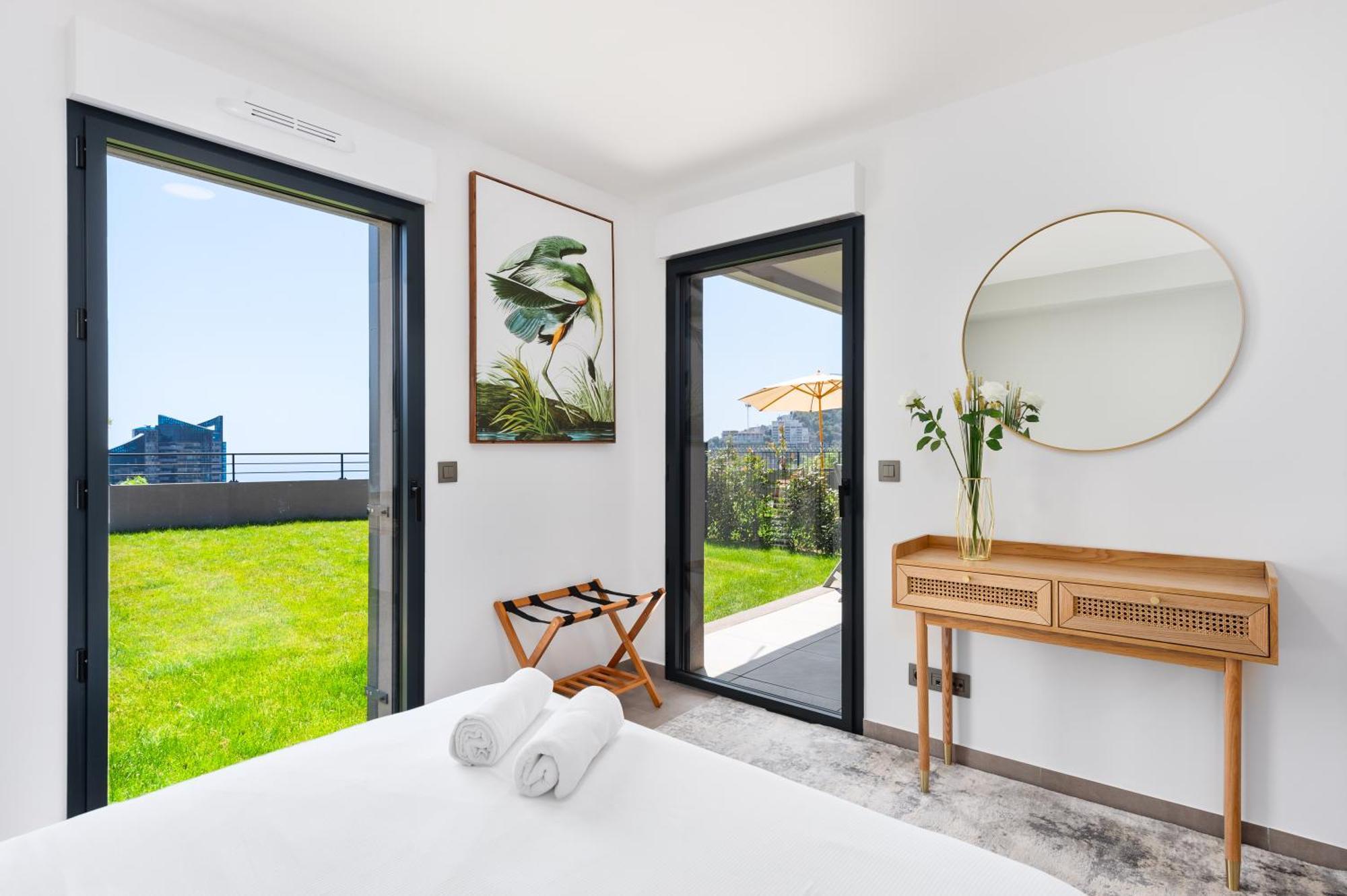 Appartement Luxueux - Parking Prive - Piscine - Cc Beausoleil